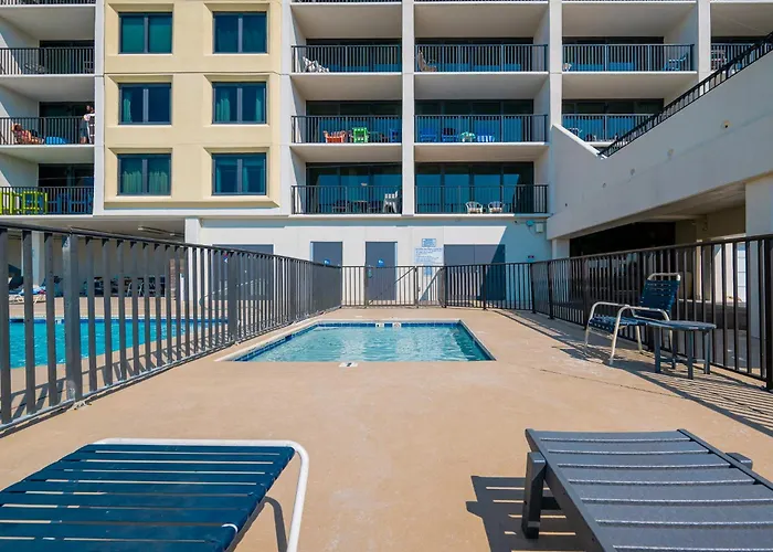 Apartment Island Winds West 674 *
