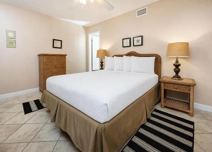 Apartment Island Winds West 674